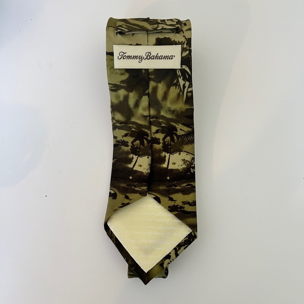 Tommy Bahama Silk‎ Necktie Olive Green Tropical Palm Tree Island Theme